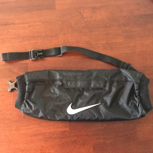 nike hand warmer